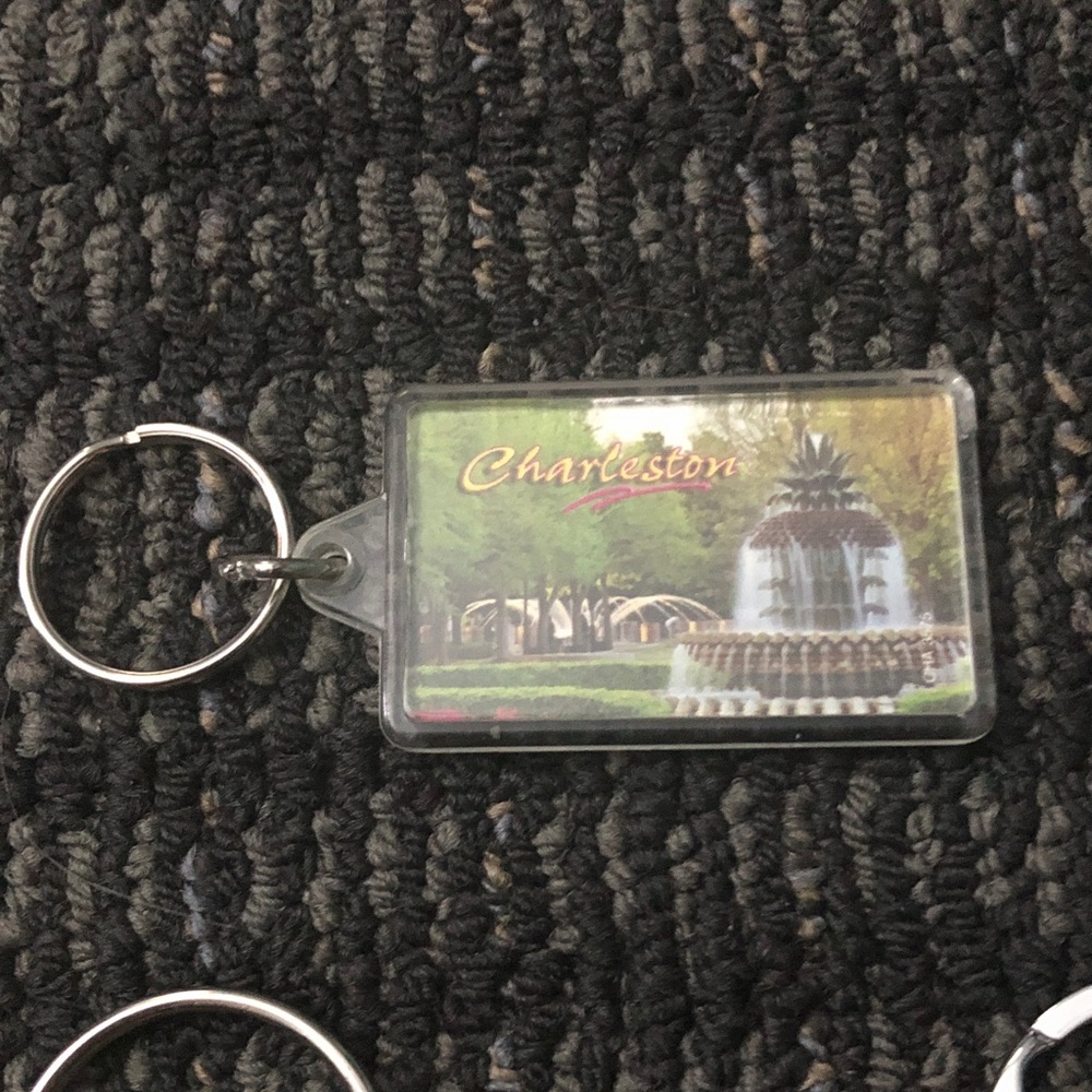 🍄 Choose One by Size Variety of Keychains - Picture 11 of 11